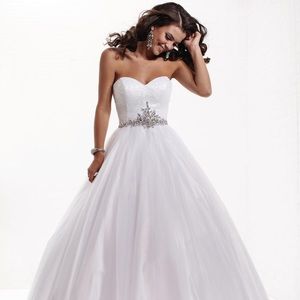 (White) Tiffany Designs Gown size 8